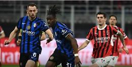 Abraham illude il Milan, Calhanoglu pareggia: il derby d'andata finisce 1-1