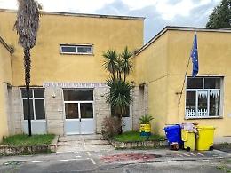 Furto nella scuola materna, i ladri prendono tablet e una macchina fotografica
