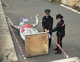Statua del Cristo Redentore sulla terrazza, denunciato