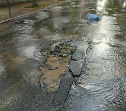 Perdita d'acqua in viale XXI Aprile: chiuso al traffico un tratto della circonvallazione