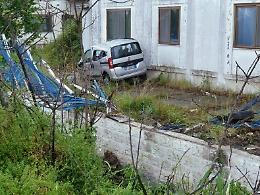 Fuori strada con l’auto nella notte, trovato e soccorso dopo ore
