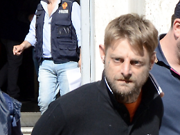 Stacca a morsi l'orecchio ad un giovane: braccato, Mastracci si presenta in carcere