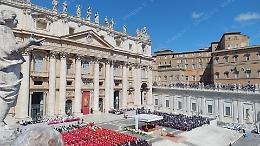 Il mondo si ferma per l'ultimo saluto a Papa Francesco
