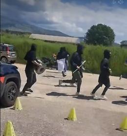 Cisterna - Tecchiena, botte tra tifosi: feriti anche i carabinieri