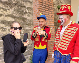 Bambino investito alla Fiera, due clown gli fanno visita al Bambin Gesù