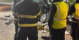 Incidente in via Carano: finiscono con l'auto nel fosso, quattro feriti