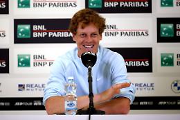Jannik Sinner in campo sabato 10 maggio alle 19. Aprirà la sessione serale