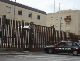 Era ai domiciliari, ma i carabinieri non lo trovano a casa: denunciato