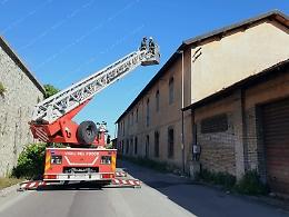 Ex consorzio agrario a rischio crollo, chiuso lo svincolo della Pontina

