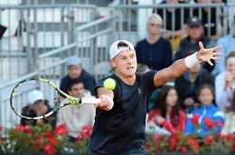 Rune, una pazza rimonta. Tutto facile, invece, per Zverev