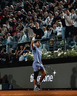 Alcaraz supera in due set Djere e vola agli ottavi di finale