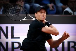 Jannik Sinner riscrive la storia, batte Paul e vola in finale
