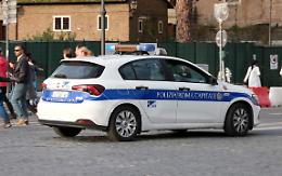 Travolge un’agente e fugge dopo un controllo: denunciato 42enne di Velletri a Roma