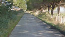 Sasso lanciato contro un'auto, allarme in via Selciatella 