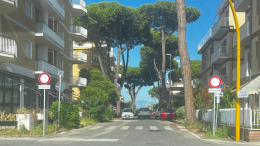 Viale Europa, strada vietata ma i cartelli dicono il contrario