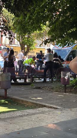 Follia in piazza: prima la lite, poi le coltellate. Fermato un 80enne