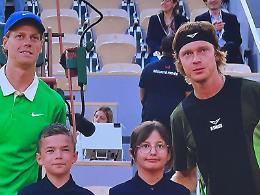 Sinner è una macchina perfetta: tre set a zero a Rublev e quarti di finale