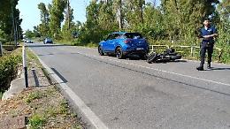 Incidente: tampona un'auto, ferito un motociclista