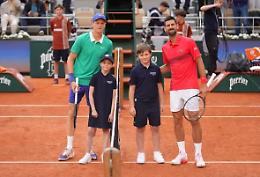 Sinner supera in tre set Djokovic e vola in finale da Alcaraz