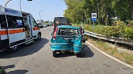 Violento tamponamento all'incrocio, feriti i conducenti