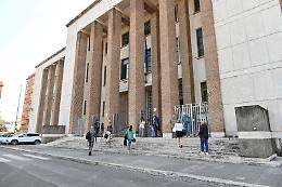 Processo Assedio ad Aprilia: prime intercettazioni in aula, difese contestano modalità di trascrizione