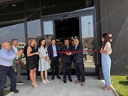 Un nome, una garanzia: taglio del nastro per il nuovo showroom  Guagliumi Cars