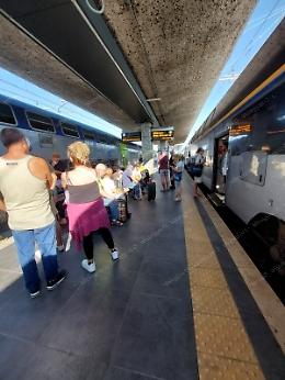 Guasto alla stazione di Latina, treni fermi e caos prima dello sciopero