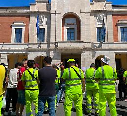 Abc i sindacati alzano la voce: «I lavoratori non possono essere ostaggio del silenzio»

