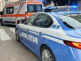Sventa il furto d’auto e blocca il ladro, colluttazione in strada 