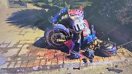 Incidente in moto, gravissimo il passeggero: non indossava il casco
