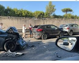 Tamponamento a catena, auto incolonnate sulla Pontina
