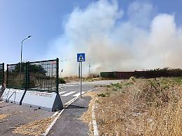 Danni alla linea elettrica dopo l'incendio, l'Ecocentro resta chiuso