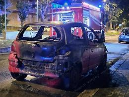 L'auto incendiata era già stata danneggiata con un raid vandalico 