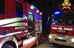 Appartamento in fiamme, proprietaria ustionata