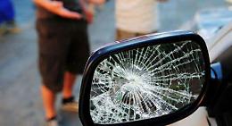 Ingannano un invalido con la truffa del falso incidente stradale: due persone arrestate.