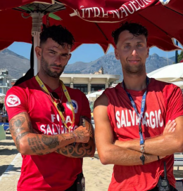 Serapo, coppia rischia di annegare: salvati in extremis dai bagnini