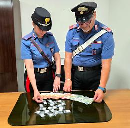 Hashish in tasca e in casa: arrestato 32enne a Fondi