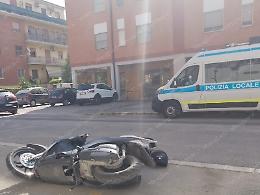 Incidente nella notte in via Adige, gravissimo un 17enne
