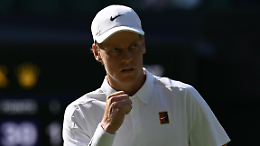 Sinner vola in finale con Alcaraz: tre set a zero a Djokovic