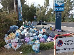A Latina marciapiedi come discariche: il paradosso del porta a porta