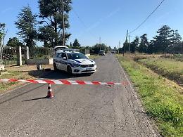 Incidente a Borgo Flora, perde il controllo del mini van e finisce contro un palo