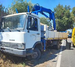 Incidente tra due camion sulla Laurentina, grave un uomo