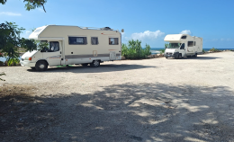 Campeggio abusivo sgomberato  a Punta Fiume
