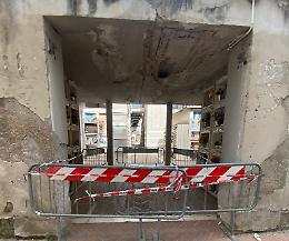 Cimitero pericoloso, sopralluogo dei Vigili del fuoco: aree interdette 