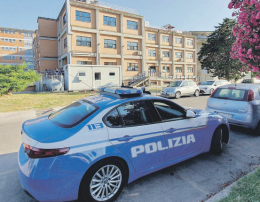 Dimessa dal Pronto Soccorso, ferisce un vigilante
