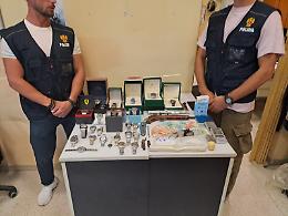 Scoperta base di spaccio a Latina: cocaina, armi e Rolex nel covo dei pusher

