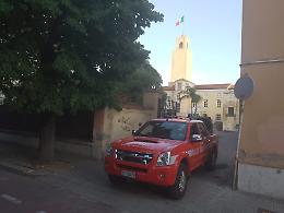Principio di incendio nei giardini del Comune 