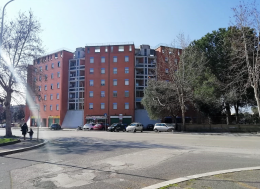 Spaccio nell'immobile occupato, lo sgombero all'alba