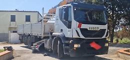 Scooter sotto un tir sulla Migliara 58, 40enne in ospedale