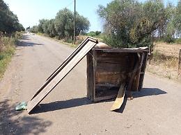 Troppi rifiuti in via Giannottola, strada chiusa